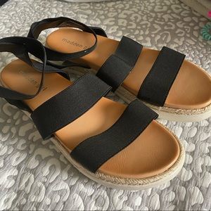 Madden Girl Kimmie black strappy sandals size 9.5